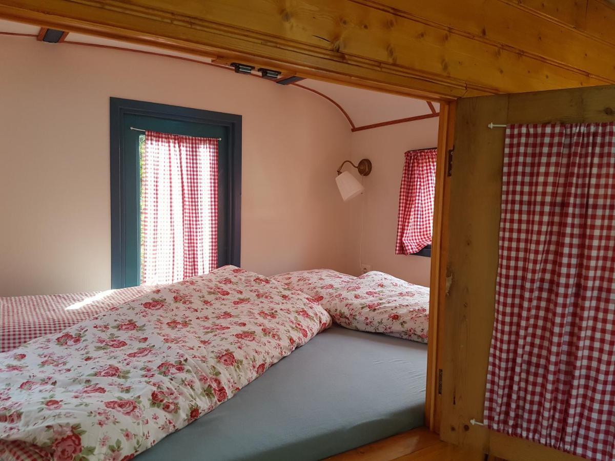 Gezellig Pipowagen In Oostvoorne Villa Exterior foto